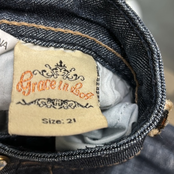 Grace in LA Capris - Bling and Animal Print - Size 21, fits like an XL or 16-18. - Picture 8 of 9